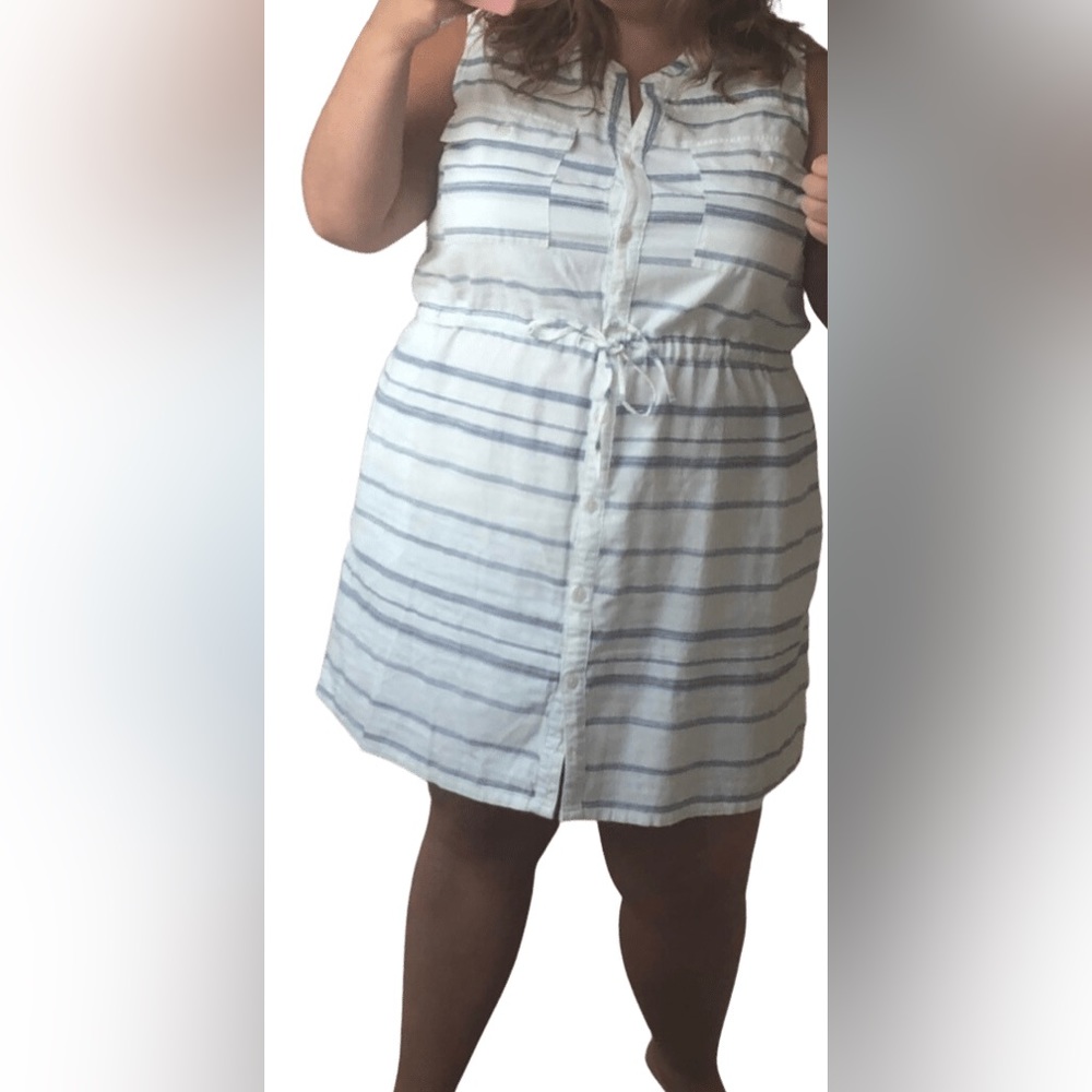 2X Cute Cotton full button up dress with waist tie and pockets!